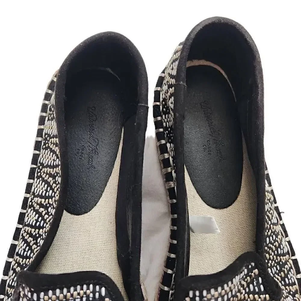 Universal Thread Ladies Size 6.5 Black, White & Tan Slip On Shoes